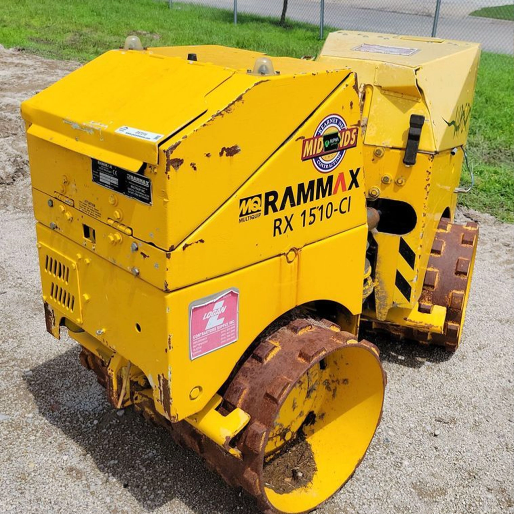 compactor pregătit de lucru pe șantier